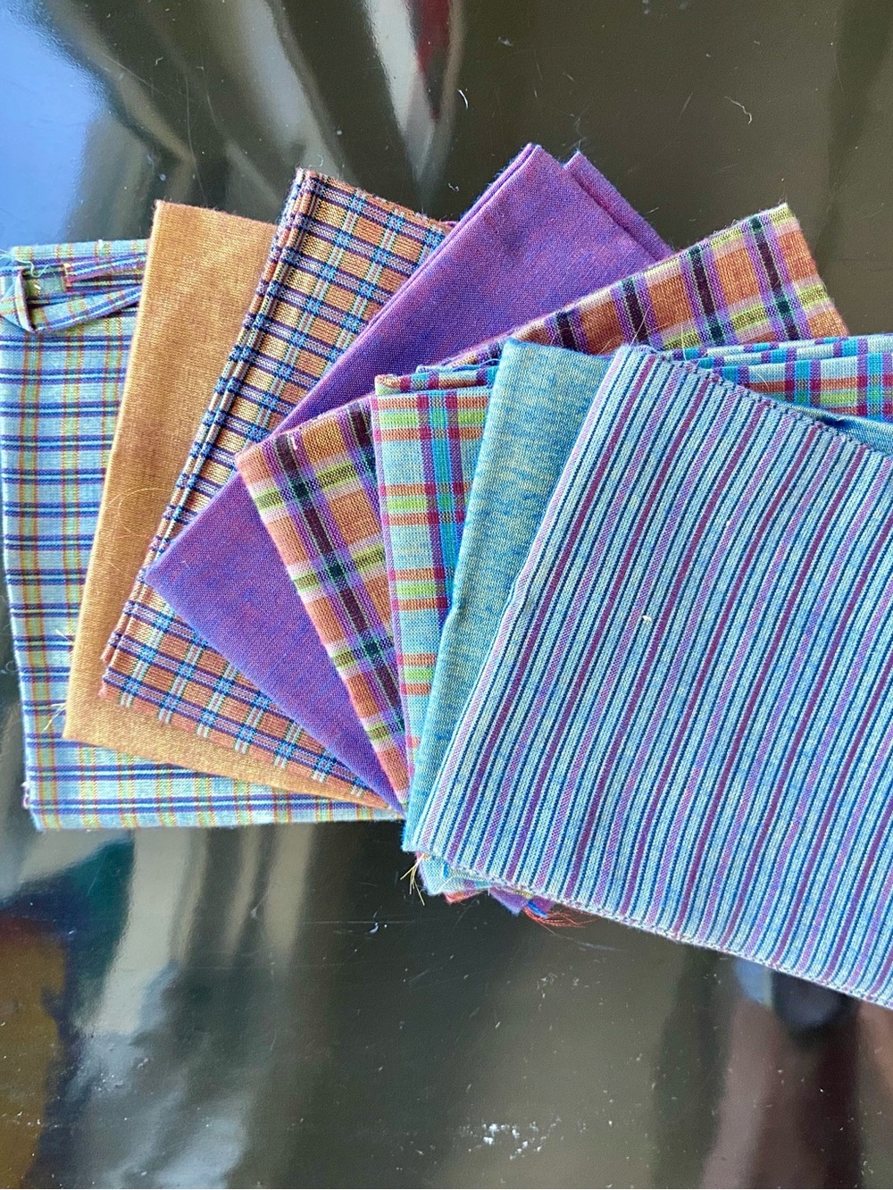 NWT (8) Fat Quarters: cotton with Metallic threads. Quilters and Crafters - Picture 3 of 7